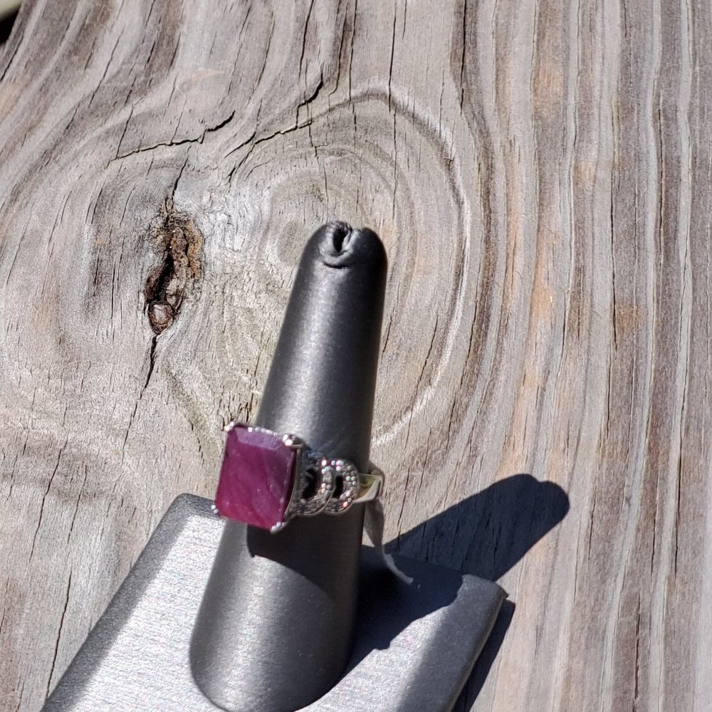 Gorgeous Ruby and Diamond Ring size 7